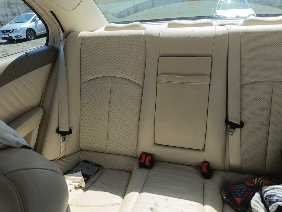 Proprietar, vând Mercedes-Benz E-Class