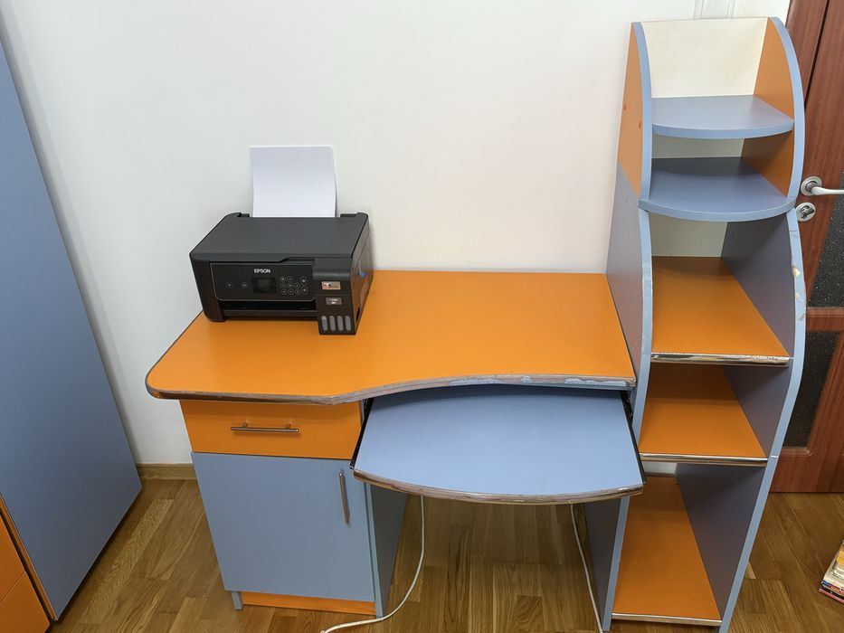 Vand mobila de dormitor, 3500 negociabil