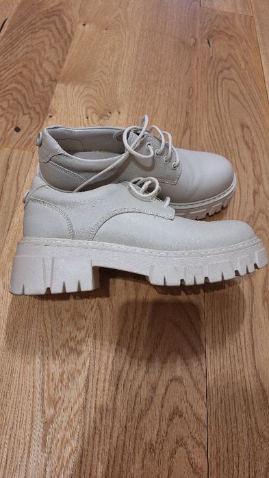 Дамски  бежови обувки