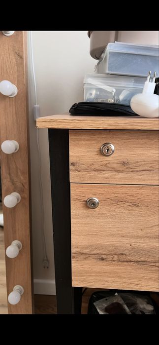 Стол для визажиста