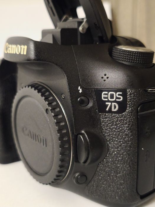 Vand Canon 7D + Canon 18-135mm