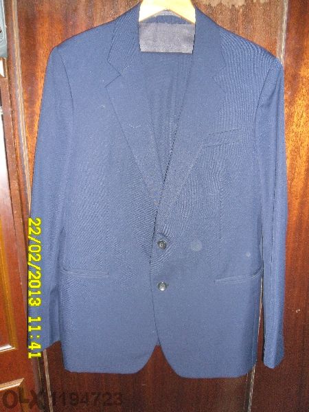 Продавам мъжки костюми и сака