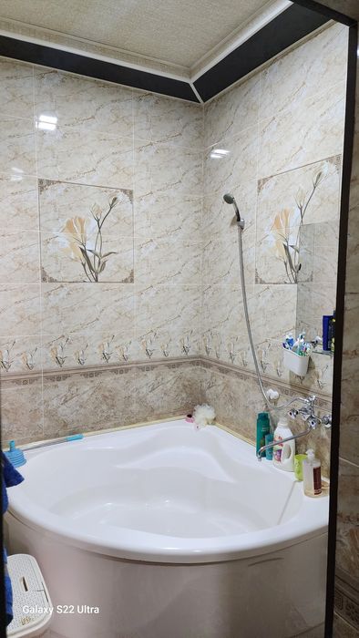 5mkr 1- dom 2- xonali kvartira sotiladi