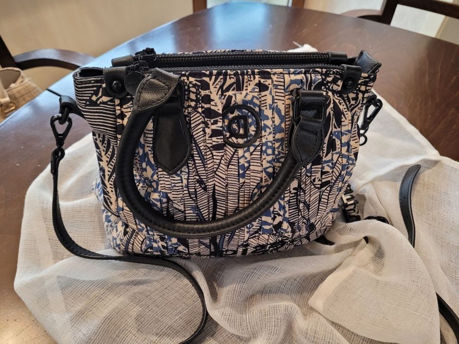 Чанти  Guess & Desigual