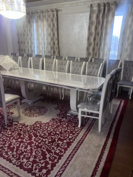 Продается стол и стулья