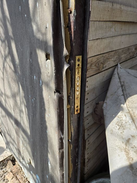 Продам железную дверь