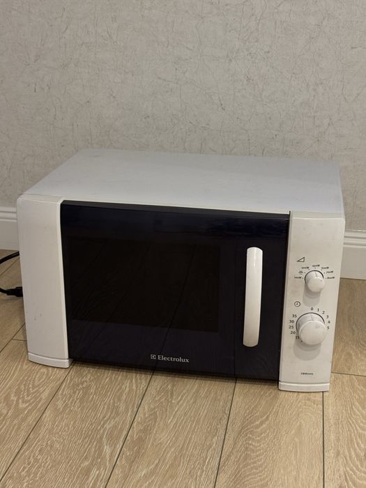 Микроволновка Electrolux