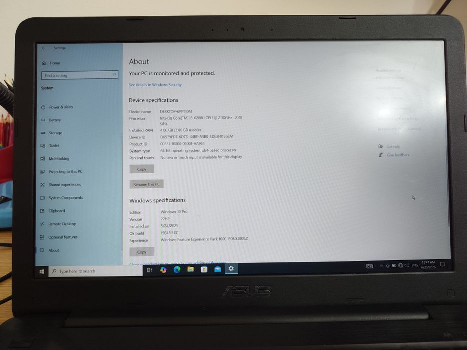 Laptop Asus X556U din 2016 cu Windows 10 instalat