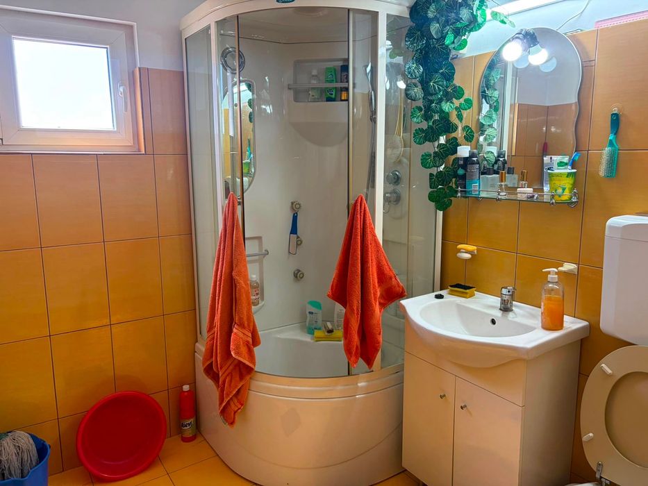 Vând casa În Bresti