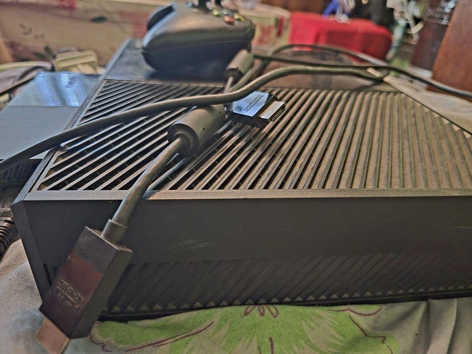 Xbox One 500gb запазен