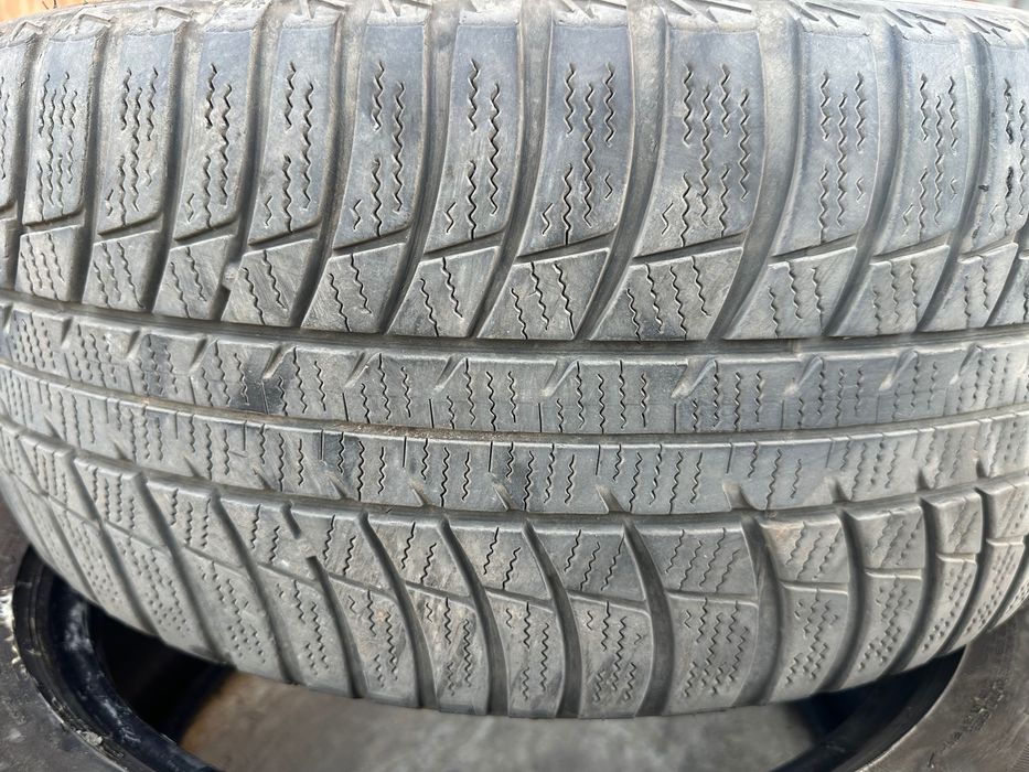 Зимни Гуми 225/50 R17