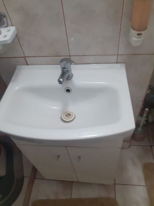 Cabina dus si chiuveta baie