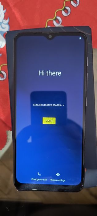 Motorola е20   има подарък калъф