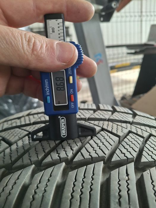 Vând anvelope continental