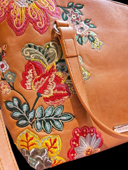 Vând Geantă Desigual