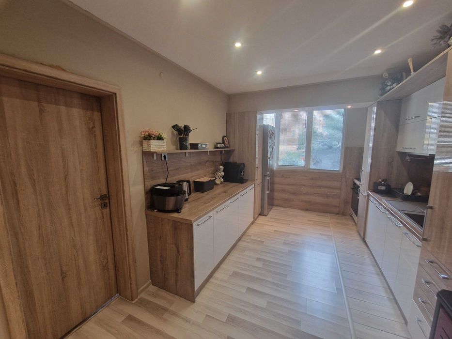 Продава се Многостаен апартамент в Благоевград, Освобождение - 115 кв.м за 1587 €/кв.м - Снимка #1