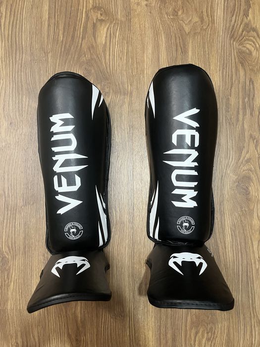 Manusi Challenger 3.0 si Tibiere Venum