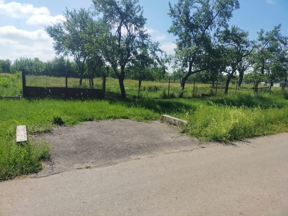 Vând teren intravilan