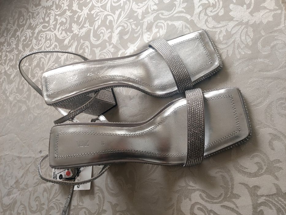 Продам новые  босоножки "ZARA"