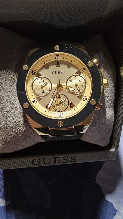 Часовници GUESS по 60