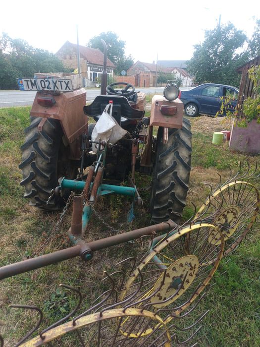 vând tractor utb 445