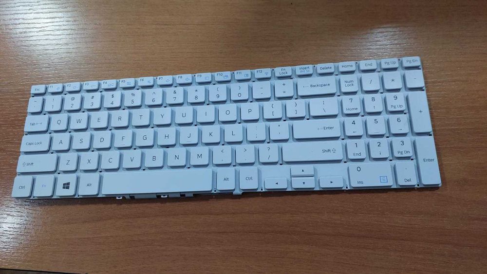 Продам клавиатуру для ноутбука Samsung