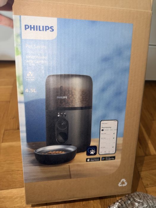 Smart хранилка за кучета Philips с камера