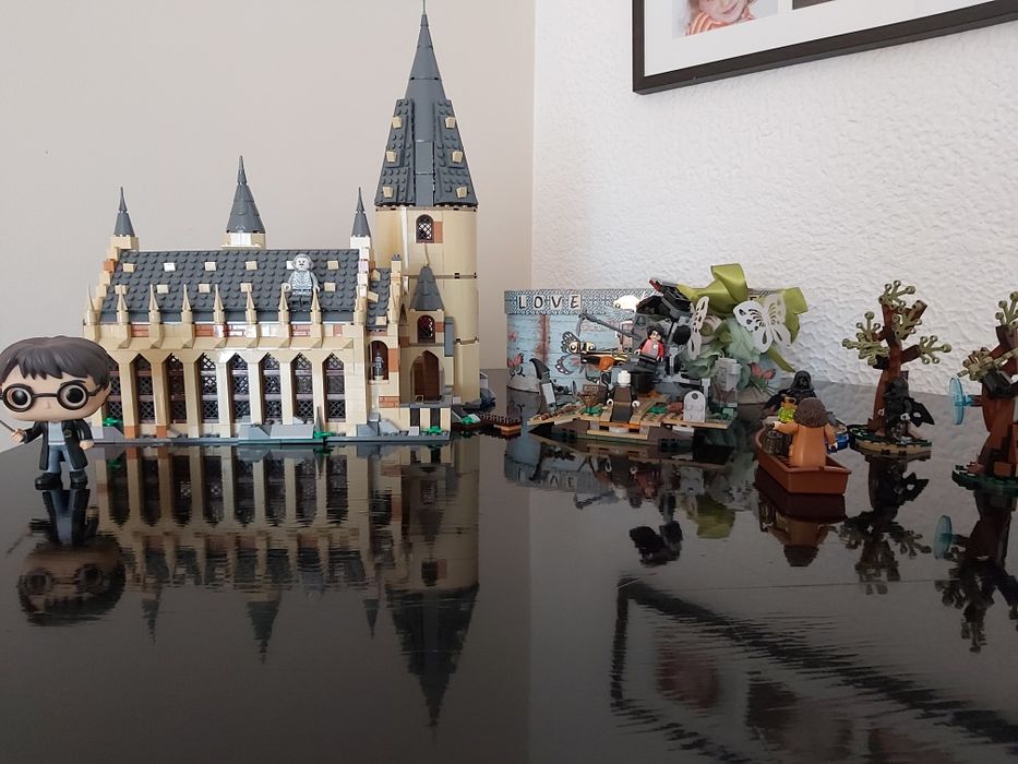 Piese și figurine lego