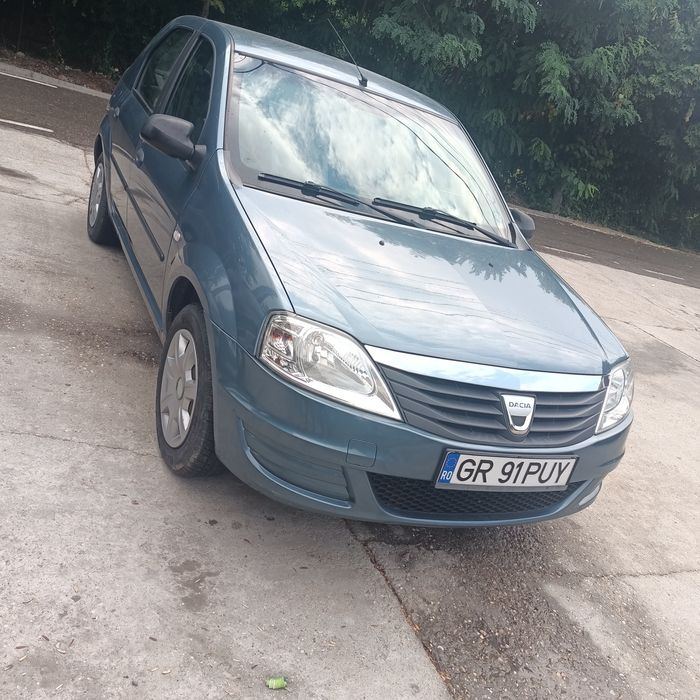 Vând Dacia Logan