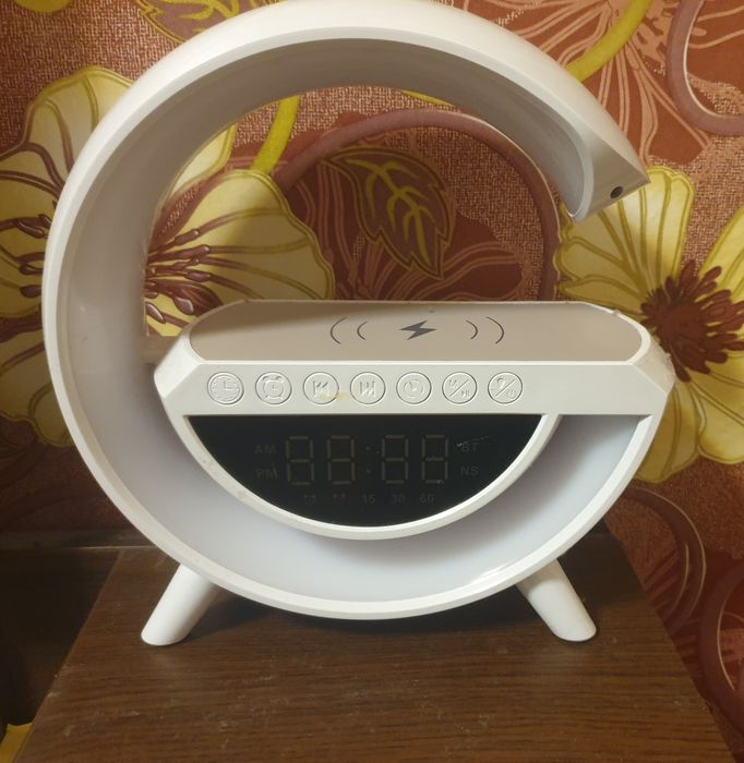 Докстанция за зареждане на телефони.