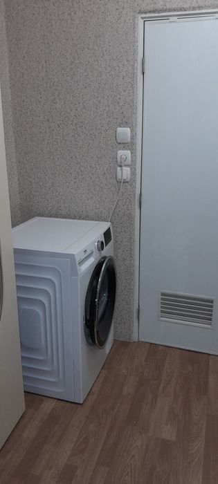 Продавам боксониера   срещу  Парк Мол