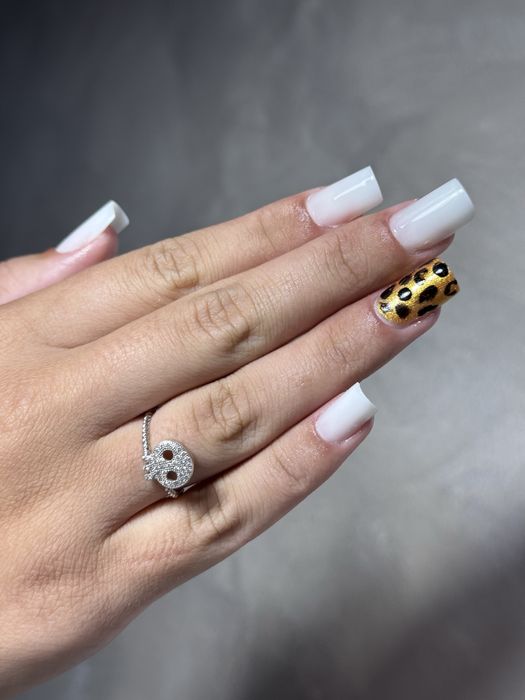 Unghii cu gel , Manechiura cu gel si semi. Pedichiura la salon