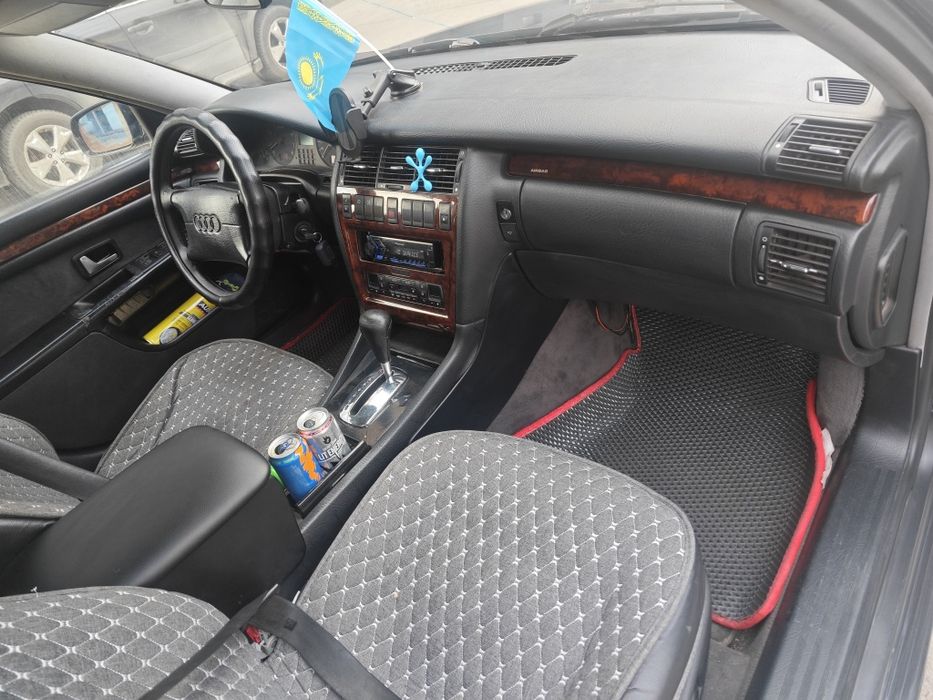 Продам Audi A8 1995г.