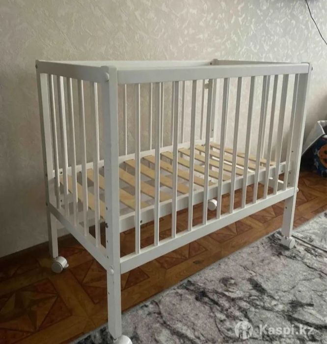 Кровать манежка для новорожденых.