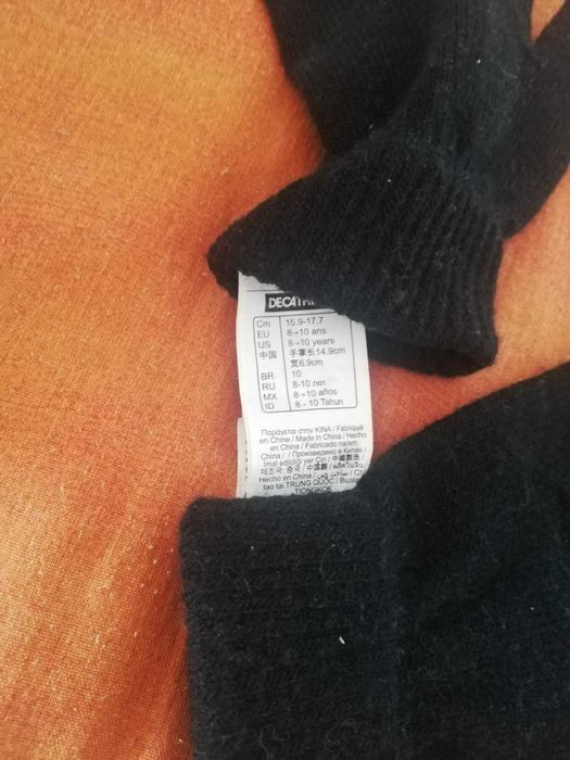 Casca pentru calarie + manusi. 8-10 ani