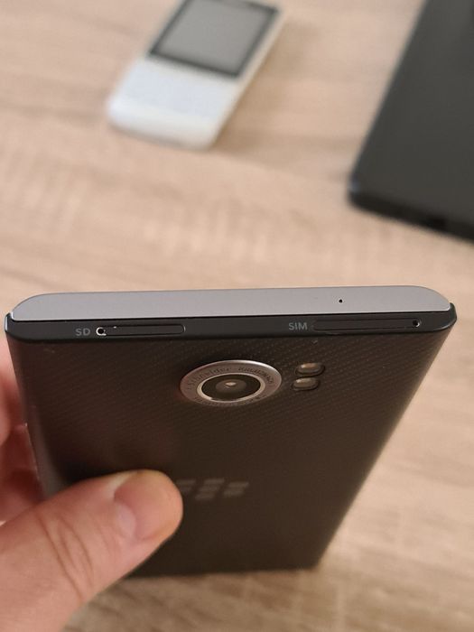 Blackberry priv 3gb ram ( slyde)