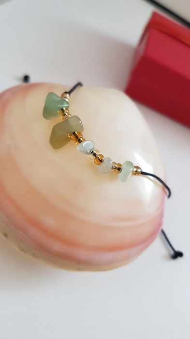 Гривна с естествени камъни