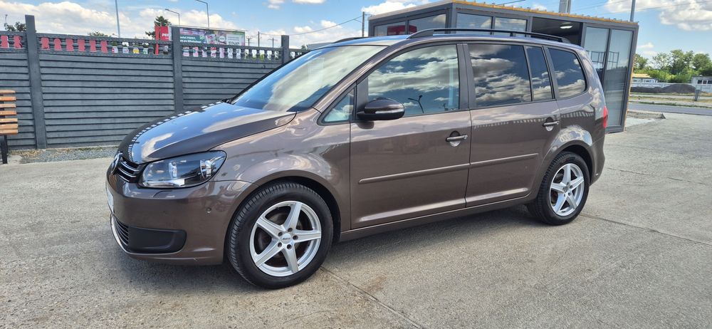 VOLKSWAGEN Touran 2011 — imagine 3