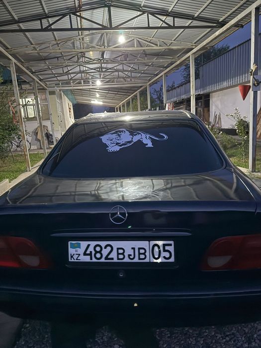 Авто Мерседес 210