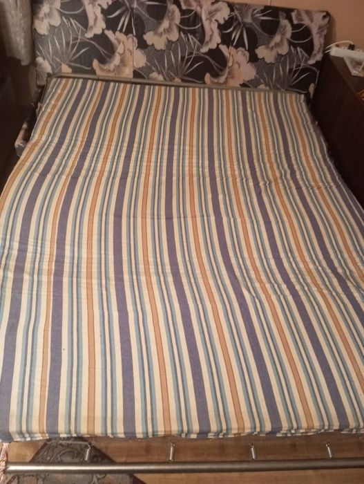 Малък разтегателен диван