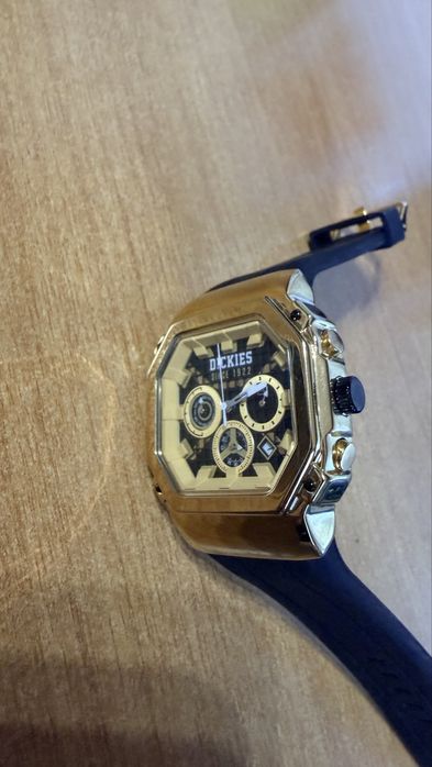 Продам часы dickies