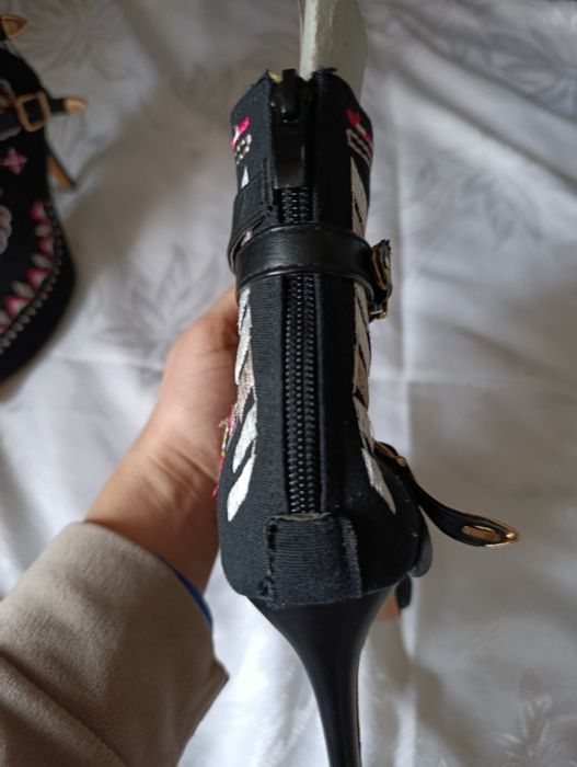 Cizme elegante cu broderie Tradițională