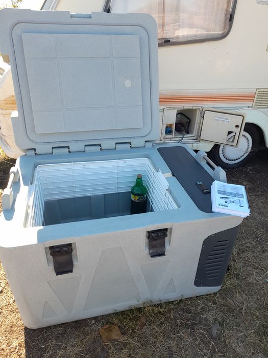 Хладилник, фризер 12, 24, волта голяма ракла 165 литра