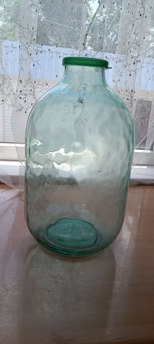 Продам стеклянный бутыль 10 л.