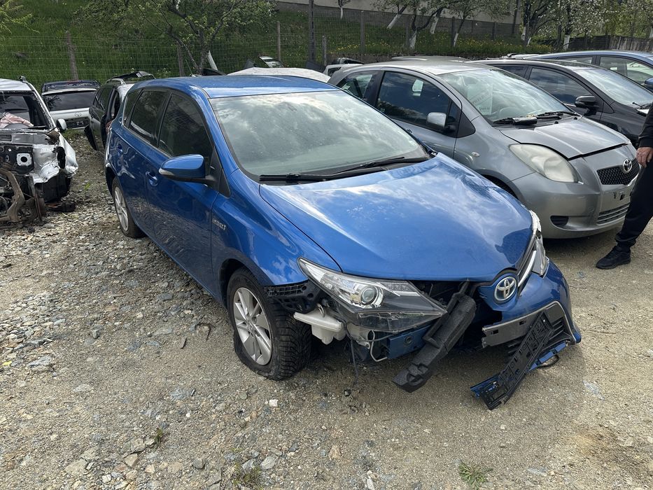 Тойота Аурис Toyota Auris 1.8 хибрид 136 кс 2014г На Части