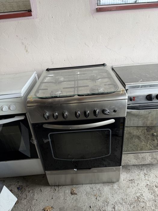 Vand aragaz de inox cu patru ochiuri