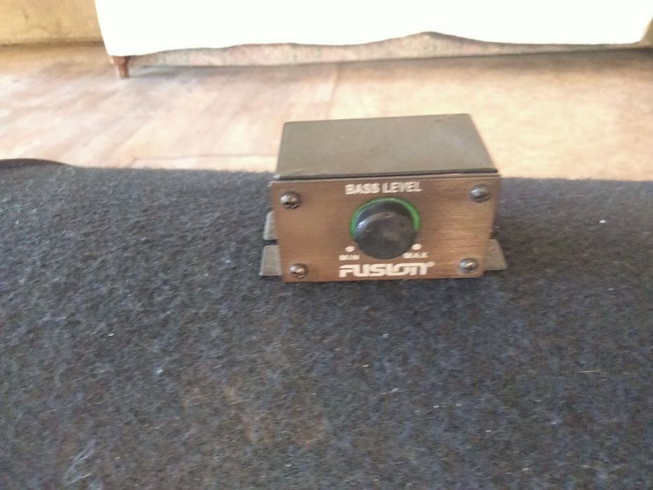 Продается автомобильный саббуфер