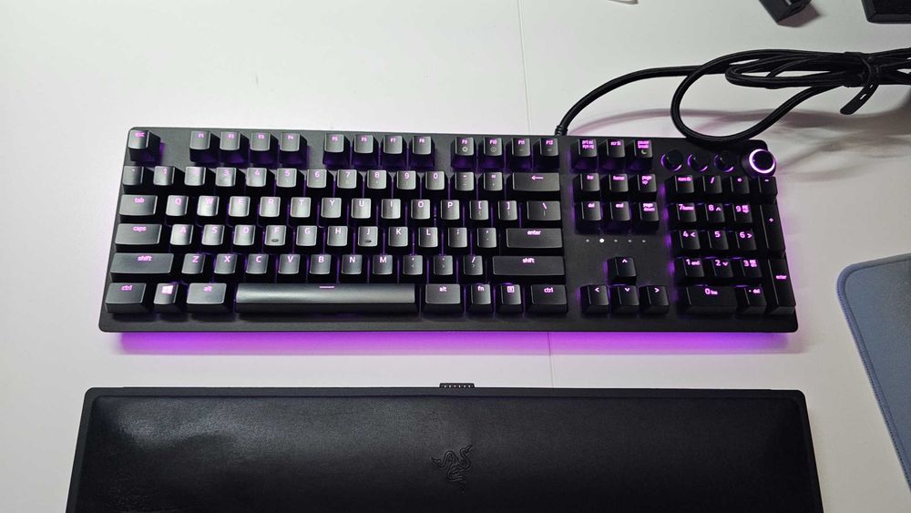 Tastatura gaming mecanica Razer Elite RGB, switch optic clicky