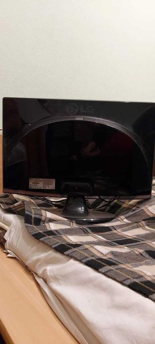 LG Монитор 16Х9 для компьютера