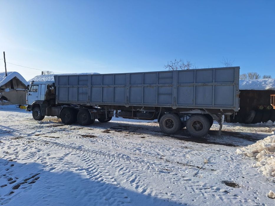 Продам камаз  с двумя прицепами.